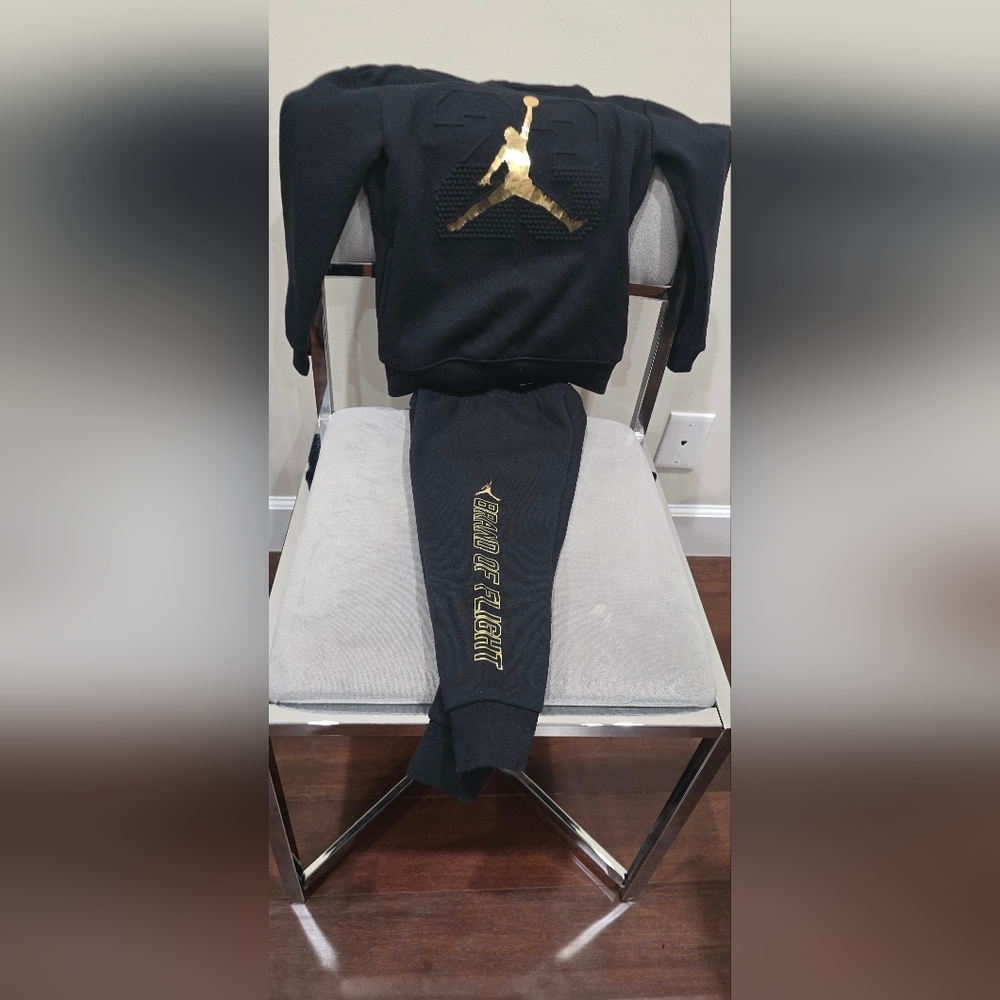 Jordan Black Fleece Set Size 3-4